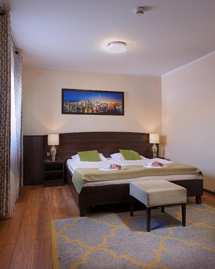 Aparthotel Lumen Краков Экстерьер фото