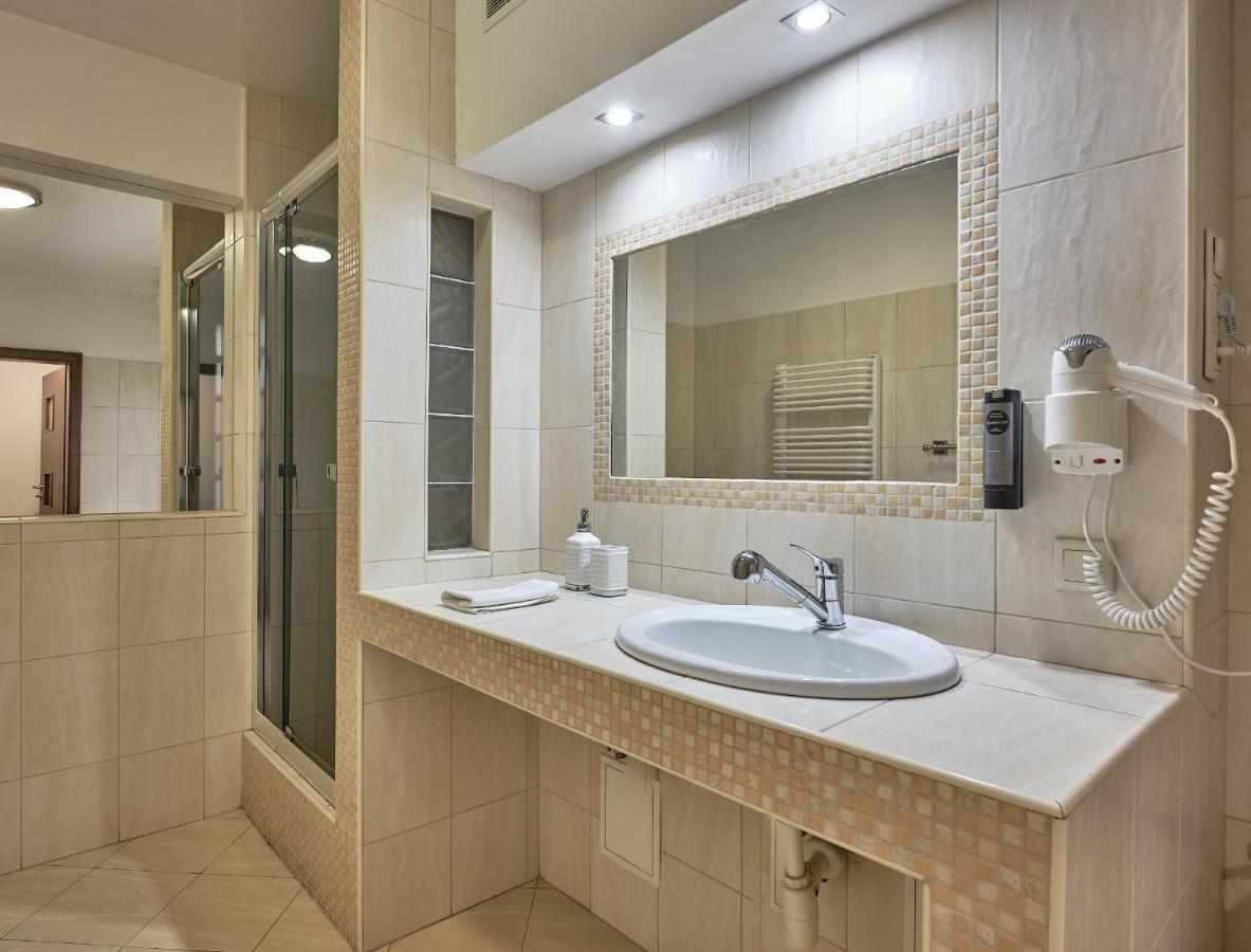 Aparthotel Lumen Краков Экстерьер фото