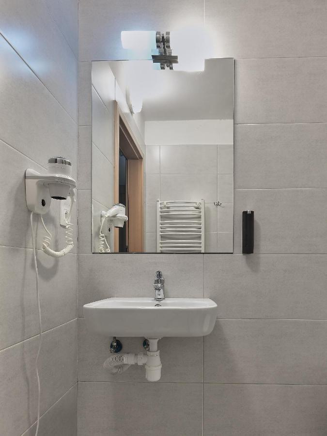 Aparthotel Lumen Краков Экстерьер фото