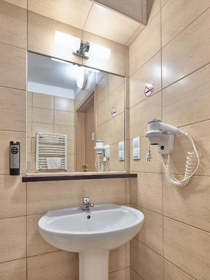 Aparthotel Lumen Краков Экстерьер фото